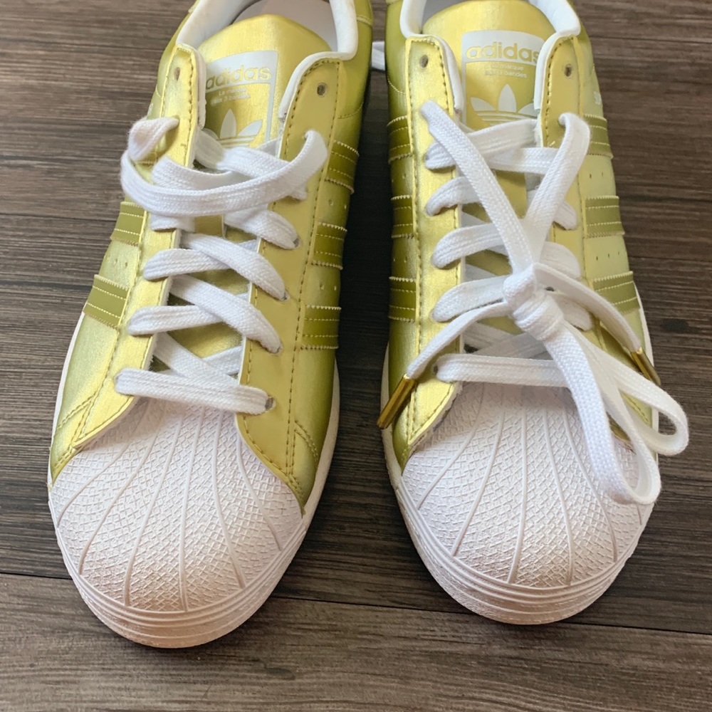 Adidas Superstar Gold Iridescent; size US Men’s 8.5 — like NEW Condition